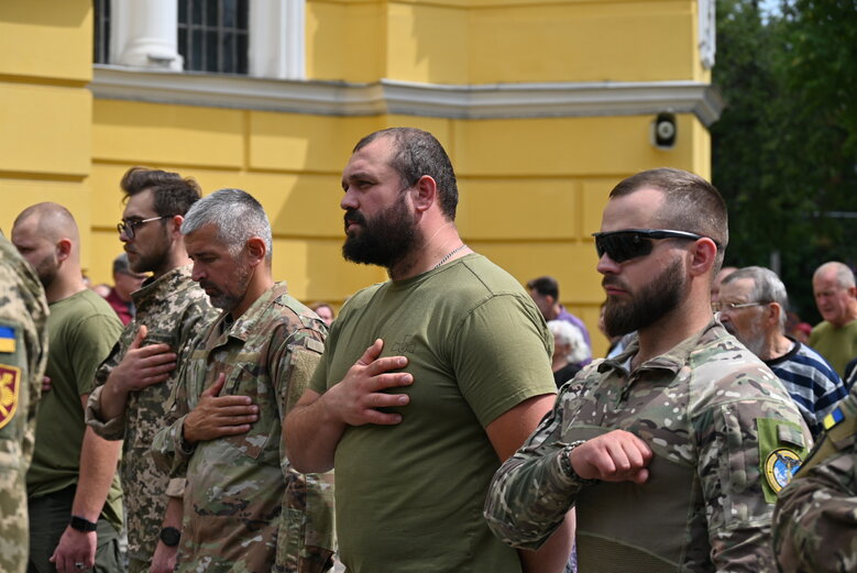 У Володимирському соборі попрощалися із загиблим у боях за Україну воїном Микитою Оптимістом Красновідом 13