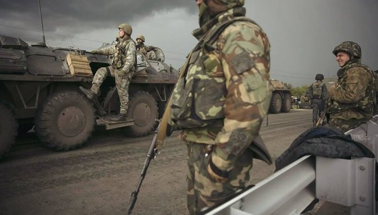 Пограничники и Нацгвардия ведут операцию по перекрытию границы. Захвачены около 10 КамАЗов террористов с оружием, - Аваков