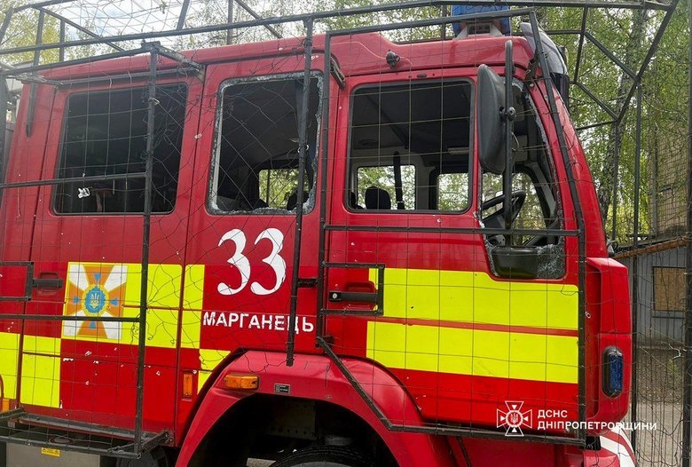 Россияне нанесли удар по автомобилю спасателей в Марганце