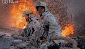 Ворог атакував промислову зону у Сумах та завдав кілька повторних ударів під час ліквідації наслідків, - ДСНС. ФОТОрепортаж