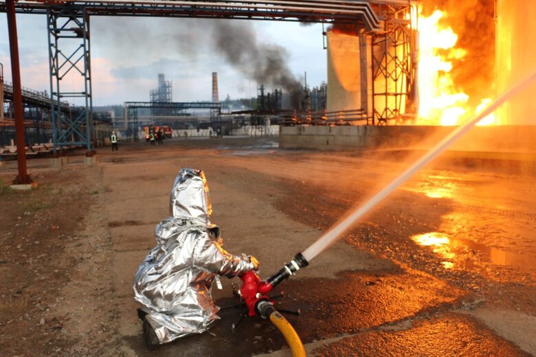 Ruscists destroyed oil refinery in Meref in Kharkiv region 01