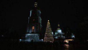 На Софійській площі Києва запалили вогні на головній ялинці України. ФОТО