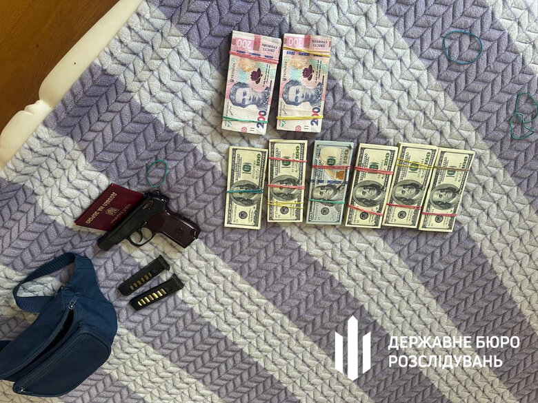 Збитки на 64 мільйони: ДБР викрило корупційну схему закупівлі техніки для армії