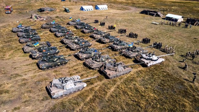 На недавних учениях танковый взвод полка Азов показал, что может выполнять боевые задачи наравне с подразделениями ВСУ, - Павлюк 05