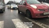 Автомобіль вилетів на зупинку громадського транспорту в Києві і збив трьох людей, серед них і 12-річну дитину. ФОТОрепортаж