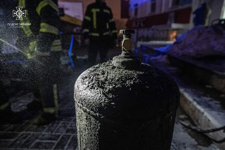 У кіоску в Києві вибухнув газовий балон. Постраждали 5 людей 03