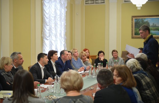 Зеленський, Рябошапка і Венедіктова обговорили з родинами героїв Небесної Сотні розслідування злочинів на Майдані 03