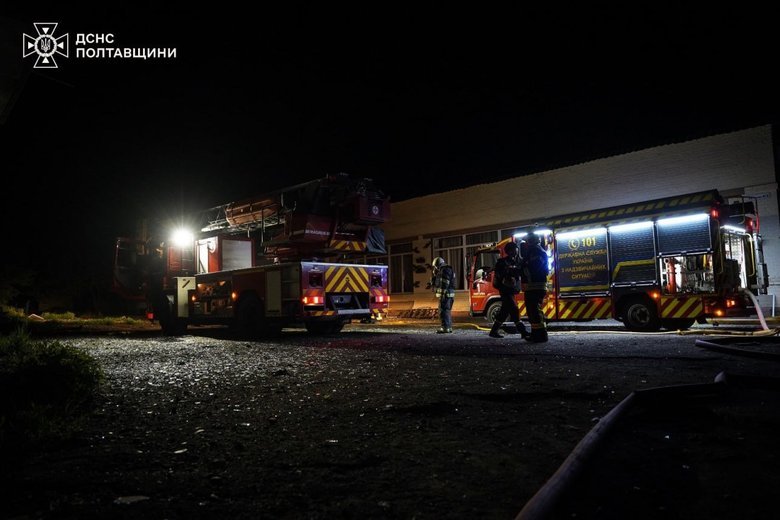 У Полтаві ліквідували пожежу в адмінбудівлі після нічного удару РФ