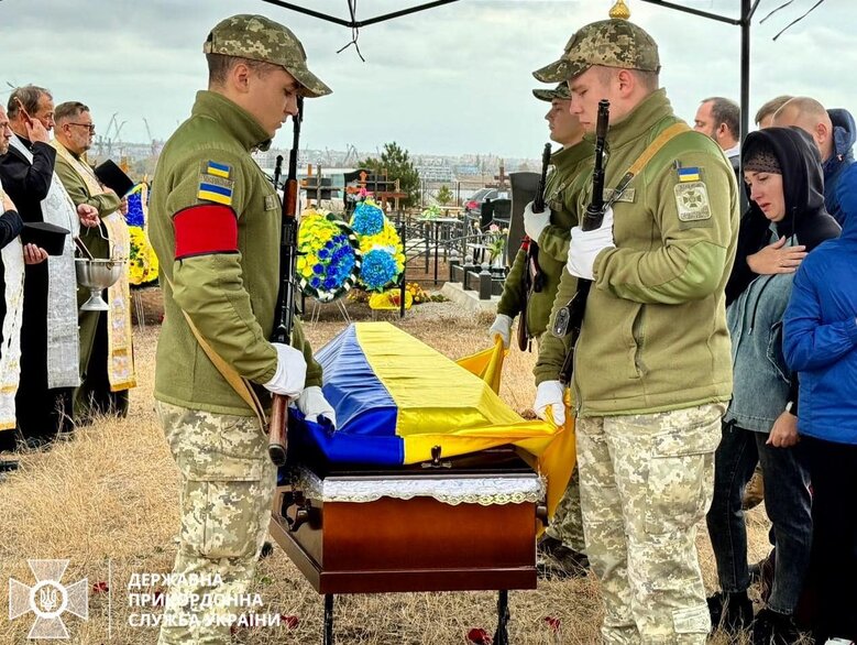 Пограничник Виталий Переберин погиб в бою с врагом, защищая Украину 04