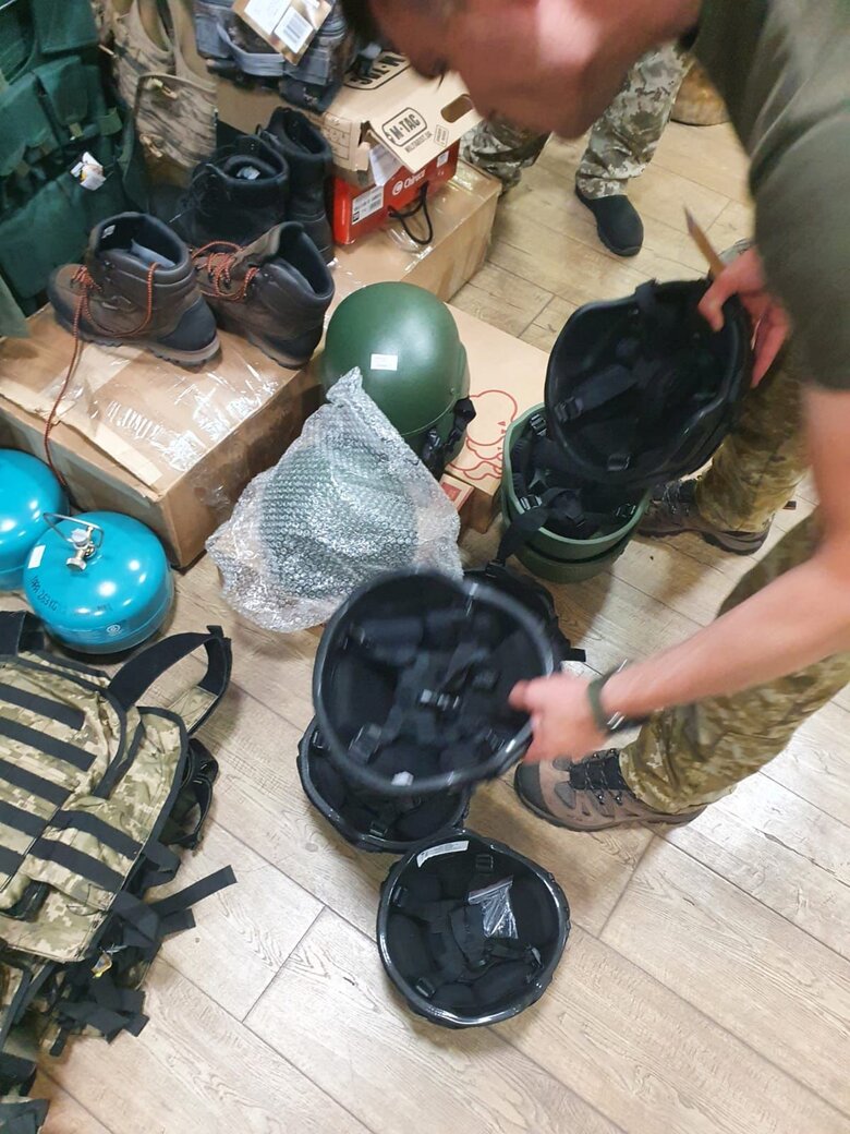 Правоохранители изъяли из магазинов Черкасской и Николаевской областей товары военного назначения на сумму в 5 млн грн, - Офис генпрокурора 02