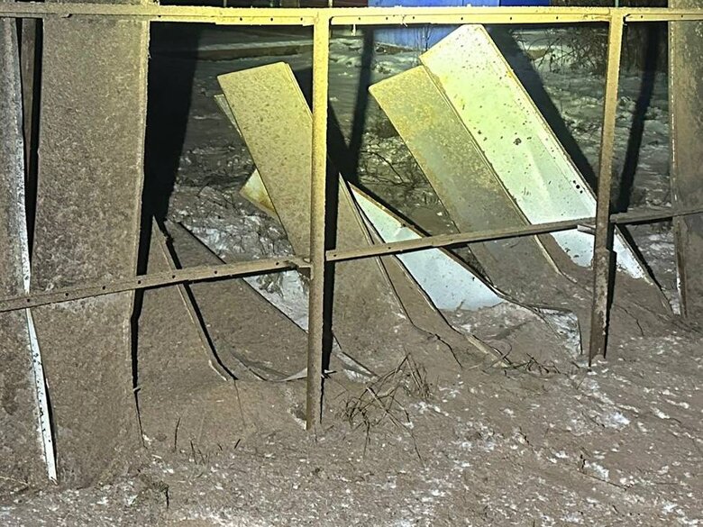 At midnight, occupants shelled Marhanets of Nikopol district, damaging residential buildings, gas pipelines, and power line 02