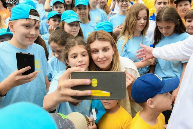 Дружина президента Олена Зеленська відвідала Артек під Києвом 07