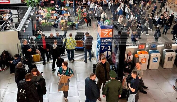 Мінтранс Росії визнав, що не в змозі зупинити колапс у аеропортах