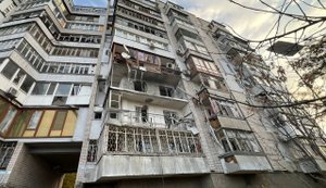Атака РФ на Херсон: кількість загиблих зросла до трьох. Постраждалих вже 14, серед них - дитина (оновлено). ФОТОрепортаж