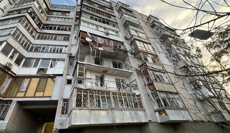 Атака РФ на Херсон: кількість загиблих зросла до трьох. Постраждалих вже 14, серед них - дитина (оновлено). ФОТОрепортаж