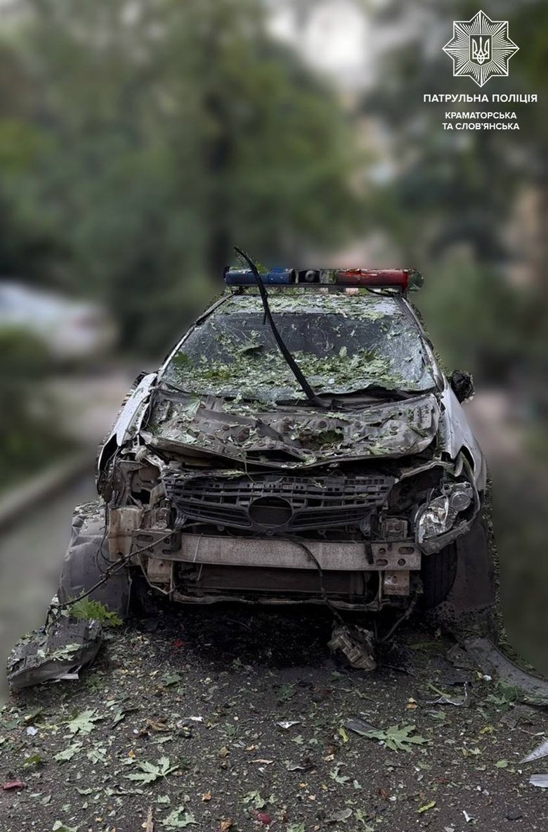 Атака російського дрона на поліцейське авто у Краматорську