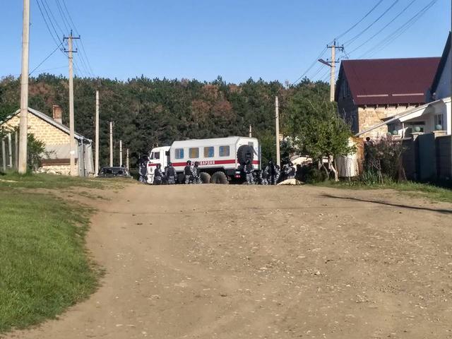 Occupiers conduct another raid on Crimean Tatar Izetovs place 03
