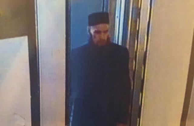 Російські ЗМІ оприлюднили фото можливого терориста, який влаштував вибух у метро Петербурга 02