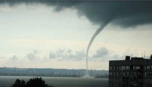 Смерч пронесся на востоке оккупированного Крыма: повреждены дома