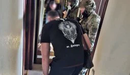 Троє чоловіків вибивали неіснуючий борг з хлопця у Дніпрі