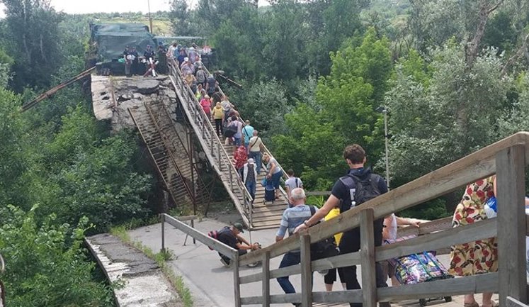 Правительственная рабочая группа разработала варианты восстановления моста в Станице Луганской, - Олифер