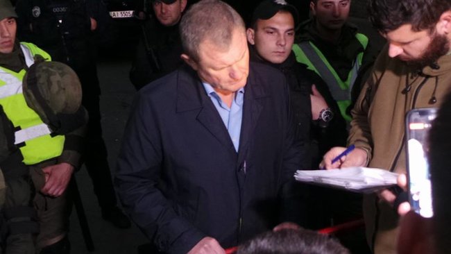 На Банковій зачитали список постраждалих активістів, заслухали відеозвернення Гандзюк і вручили свої вимоги чиновнику АП 04