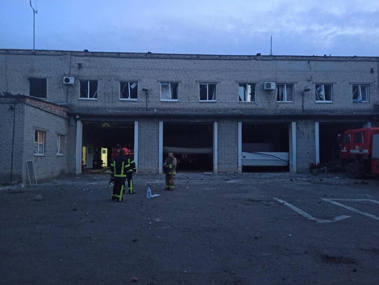 Уночі росіяни завдали авіаудар по Костянтинівці та продовжують обстрілювати прифронтові громади. Є загиблі , - Донецька ОВА 04