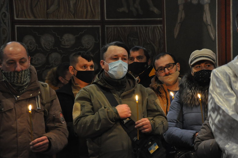 У Києві відбулась панахида за загиблими захисниками Донецького аеропорту 15 У Києві відбулась панахида за загиблими захисниками Донецького аеропорту 15