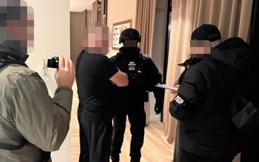 Інсценував власну смерть: на Закарпатті затримано співучасника міжнародної кіберзлочинної групи, - ДБР. ФОТОрепортаж
