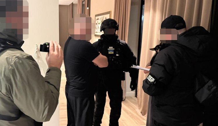 Інсценував власну смерть: на Закарпатті затримано співучасника міжнародної кіберзлочинної групи, - ДБР. ФОТОрепортаж