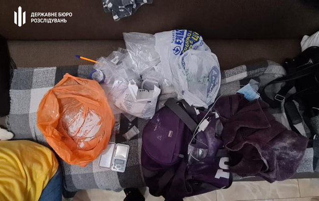 Задержан сержант патрульной полиции, делавший закладки наркотиков в Харькове, - ГБР 03