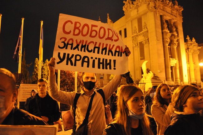 Свободу вязням Кремля: у Києві відбувається акція на підтримку полонених та безвісти зниклих українців 05