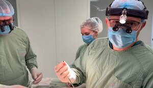 Із серця 4-річної дівчинки, яку було поранено внаслідок обстрілу Херсону, дістали уламок російської міни. ВIДЕО