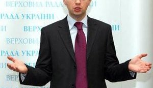 Яценюк боится, что в Украину со стороны России заведут миллиарды долларов, на которые можно скупить полстраны