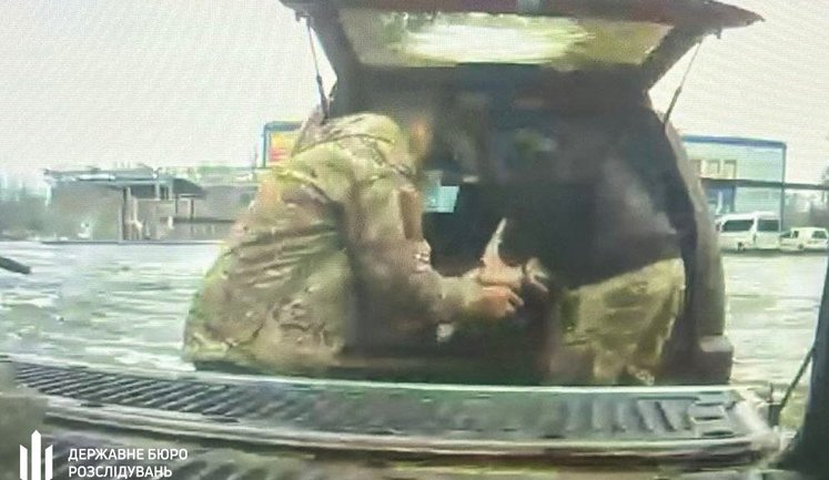 Затримано військового інструктора, який намагався продати кулемети та патрони. ФОТО