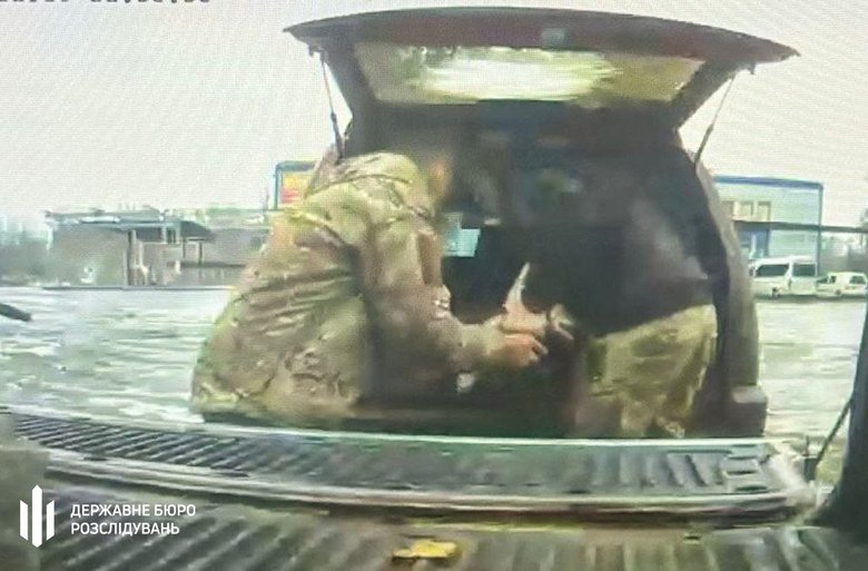 продаж зброї військовим