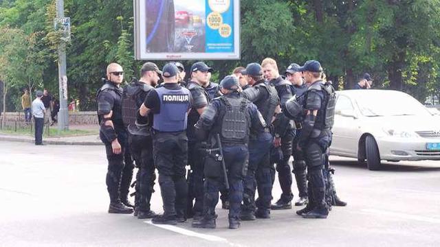 КиївПрайд-2017: праві заблокували парк Шевченка та сусідні вулиці 08