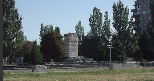 в попасной постамент