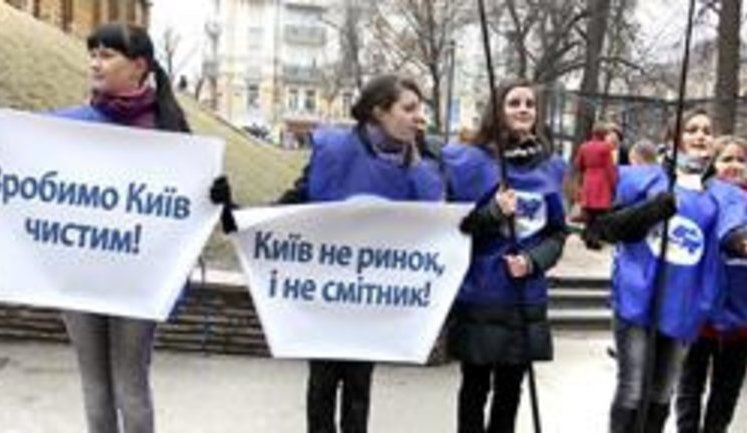 "Молодые регионы" "умыкнули" 2 киоска. ФОТОрепортаж