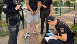 Стрілянина у Подільському районі Києва: чоловік відкрив вогонь по автівці, з водієм якої конфліктував. ФОТОрепортаж