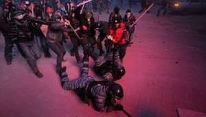 Шість років тому на Грушевського почалися бійки з "Беркутом", це стало реакцією на "драконівські" закони Януковича. ФОТОрепортаж