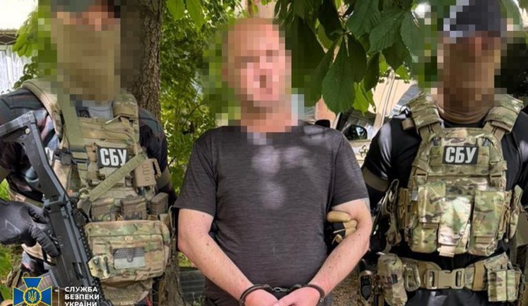 Охороняв військові ешелони РФ зі зброєю: СБУ та ДБР затримали зрадника у Херсоні. ФОТО