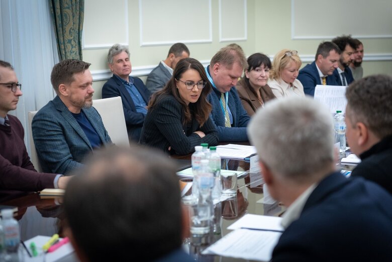 Мецгер засвітився на нараді разом із міністеркою економіки Свириденко 02 Мецгер засвітився на нараді разом із міністеркою економіки Свириденко 02