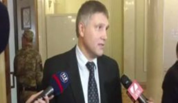 "Хто без гріха, нехай першим кине в нього камінь" і "Дотримуймося європейських норм", - "опоблоківці" про поведінку Добкіна в сесійній залі. ВIДЕО
