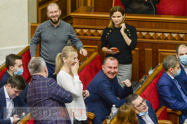 Роздавання книжок про Велике будівництво, Тищенко ховає губи, Шахов ніжно вітається з Новинським, - день роботи Ради 15 грудня 08