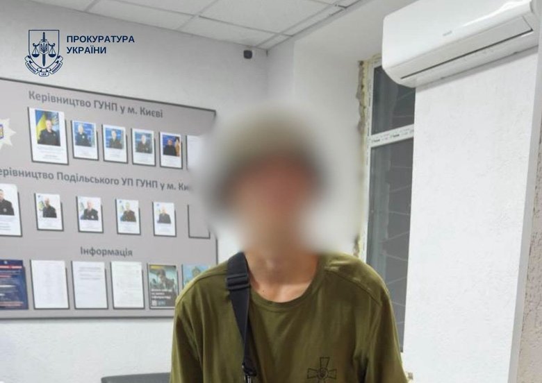 Поліція затримала 2 неповнолітніх, які нападали на 2 жінок у Києві