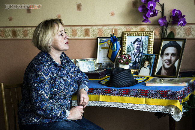 Я не могла представить, что моего ребенка сожгли. Но его хлопцы мне сказали, что сыну не больно было – это случилось мгновенно, - воспоминания мамы погибшего под Иловайском добровольца Евгения Харченко 03