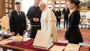 Зеленский пригласил Папу Римского в Киев и на Донбасс