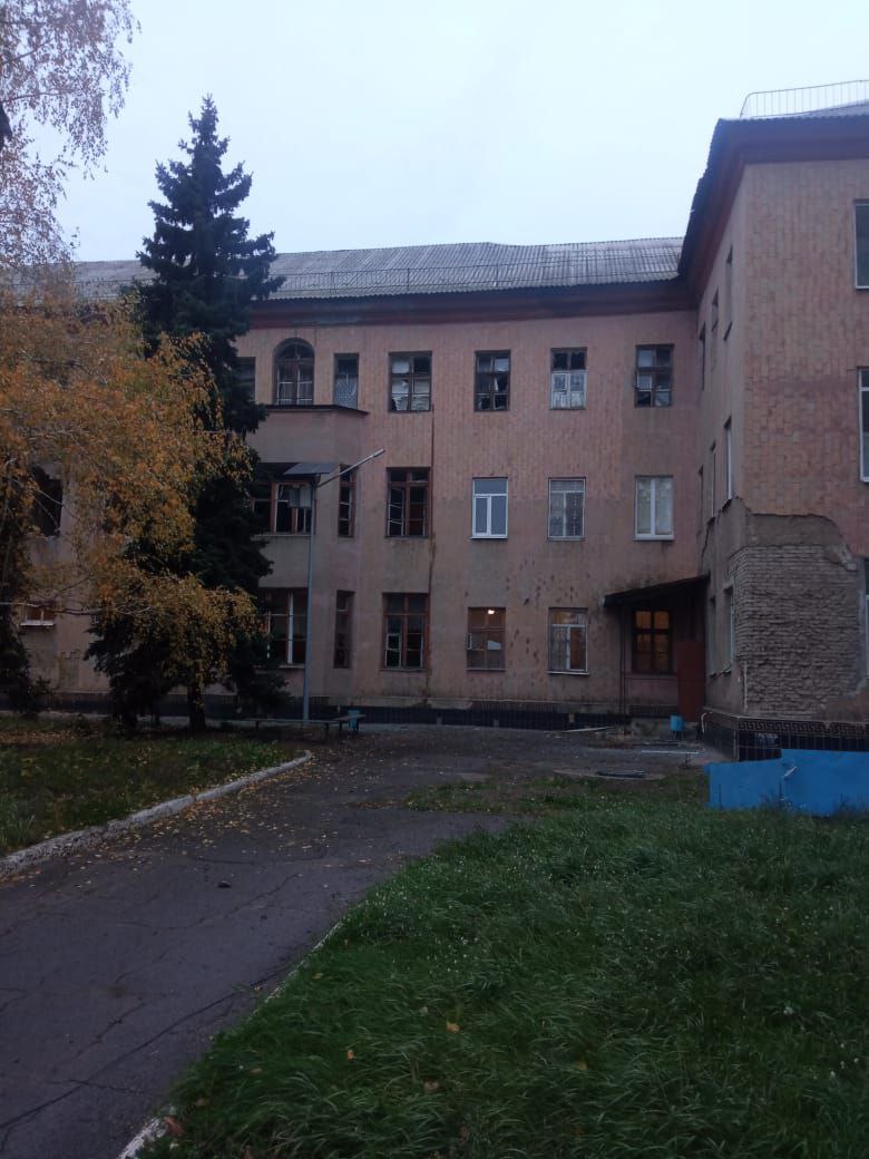 Ночью россияне обстреляли Торецк: повреждены больница, жилые дома и гаражи, - ОВА 06 Ночью россияне обстреляли Торецк: повреждены больница, жилые дома и гаражи, - ОВА 06