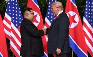 "Чудові відносини": кадри зустрічі Трампа та Кім Чен Ина. ВIДЕО